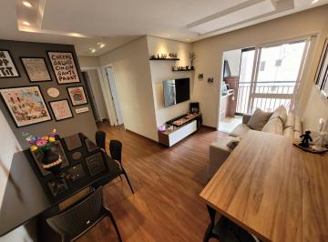 Sala de jantar e sala de estar · Apartamento porteira-fechada com 2 quartos e varanda gourmet em São Caetano