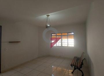 Casa · 3 Quartos · Casa à venda - no Centro