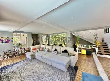 Casa · 484m² · 4 Quartos · 3 Vagas · Fazendinha - 4d/3stes. Integrada, gourmet, piscina, lareira, hóspedes, escritório!