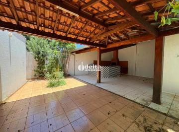 Casa · 324m² · 3 Quartos · 6 Vagas · Casa residencial com 3 quartos sendo 1 suíte disponível para venda no bairro Santa Mônica em Uberlân