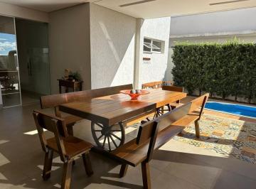 Casa · 231m² · 3 Quartos · 3 Vagas · Casa com 3 quartos à venda, Condominio Jardins Roma - Uberlândia/MG