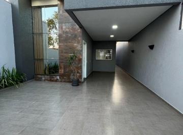 Casa · 92m² · 2 Quartos · 2 Vagas · Casa com piscina no bairro Beverly Falls Park em Foz do Iguaçu, PR.