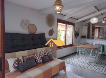 a484e10e3ff11615fa1350a17e7c0d3d151317dd · Casa com Edícula | 3 Dormitórios | 2 Suítes | Espaço Gourmet com Churrasqueira | Jardim | 2 Vagas