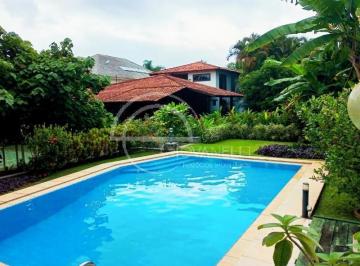 Foto 01 · Casa linear com mezanino no Núcleo das Mansões Barra da Tijuca, em 1540m² de terreno, 3 suítes, pisc
