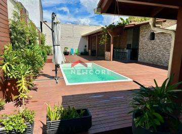Casa em Rua Adriano de Farias - Forquilhinha - São José/SC
Casa com Piscina, Es · Casa em Rua Adriano de Farias - Forquilhinha - São José/SC