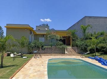Casa · 178m² · 2 Quartos · 2 Vagas · Casa para alugar em Holambra com piscina