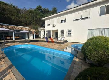 Casa · 530m² · 5 Quartos · 6 Vagas · Alto Padrão em localização nobre: Piscina, Spa e Academia