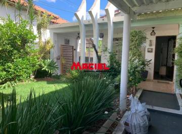 Casa · 101m² · 3 Quartos · 2 Vagas · Linda Casa lote inteiro com 3 dormitórios em Jacareí!