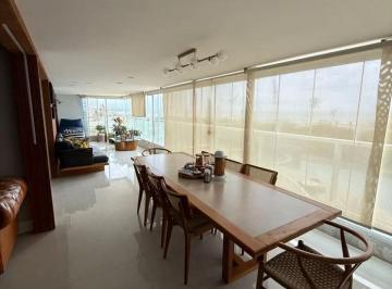 Apartamento · 187m² · 4 Quartos · 6 Vagas · Apartamento Frente mar em Jaguaribe, todo reformado, com 4 suites, área de lazer completa