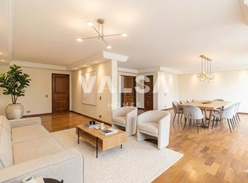1 · Apartamento com 248.21 m², 3 quartos sendo 2 suítes à venda no bairro Centro.