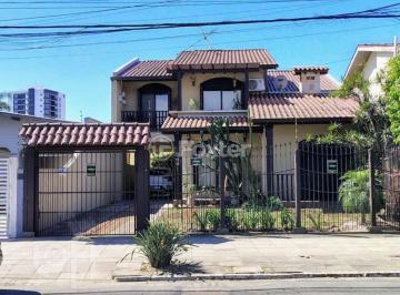 82591c0a · Casa, 4 dormitórios, 313 m², em Centro