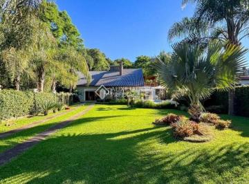 Casa · 375m² · 4 Quartos · 2 Vagas · Casa 4 dormitórios com suíte, estilo sobrado, no Walachai em Morro Reuter