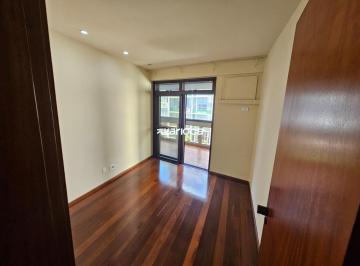 Apartamento · 104m² · 3 Quartos · 3 Vagas · Apartamento em Copacabana com 104m  3 quartos
