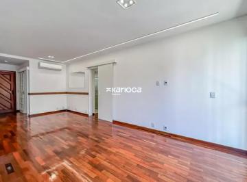 Este imóvel recentemente renovado está pronto para receber você e oferecer o máx · Apartamento 3 quartos com 80m Cosme Velho