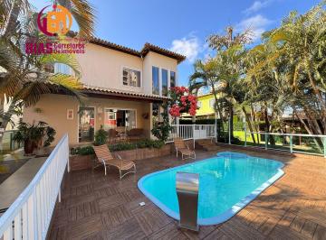 Casa · 270m² · 4 Quartos · 2 Vagas · Vendo linda casa compiscina em condomínio de porteira fechada com 4/4, 3suítes, 2 vagas - Lauro de F