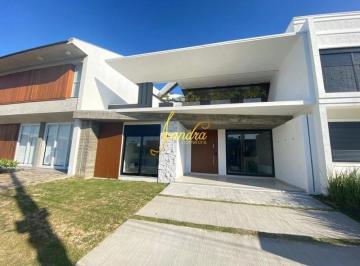 Casa · 155m² · 4 Quartos · 2 Vagas · Casa térrea com 04 suítes, 155m² de área construída com mobília fixa