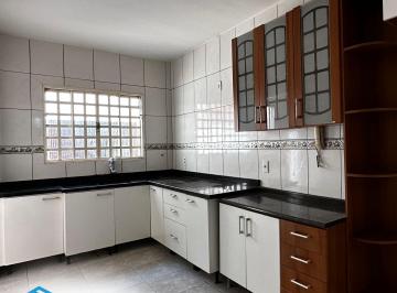 Casa de 3 quartos, Valparaíso de Goiás · 03 Quartos sendo 1 c-suíte - Aceita negociação e financiamento