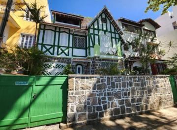 Foto 01 · Imperdível oferta de casa à venda na Urca, Rio de Janeiro-RJ: 4 quartos, 1 suíte, 2 salas, 2 vagas d