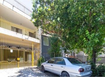 Casa · 230m² · 5 Quartos · 4 Vagas · Casa a venda no Jardim Mutinga, com piscina, excelente para renda extra.