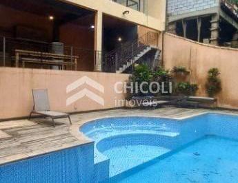 Casa · 560m² · 4 Quartos · 3 Vagas · Residencial › Casa em