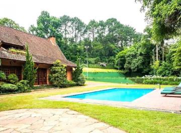 Casa · 1940m² · 7 Quartos · 10 Vagas · Chácara Granja Velha Carapicuíba 1.940,00 (M²)
