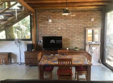Casa · 1049m² · 2 Quartos · 4 Vagas · Residencial › Casa em