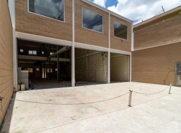 Comercial · 300m² · 3 Vagas · Loja na Rua Nanuque, N. 110 • 300 m²