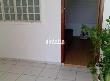 Casa · 250m² · 5 Quartos · 2 Vagas · Casa residencial com 5 quartos disponível para venda no bairro Vigilato Pereira em Uberlândia-MG