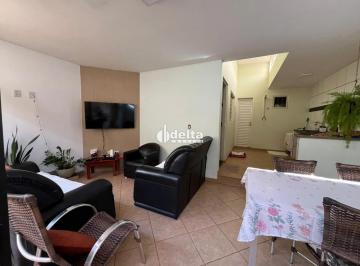 Casa · 300m² · 4 Quartos · 8 Vagas · Casa residencial com 4 quartos e 1 suíte disponível para venda no bairro Jardim Patrícia em Uberlând