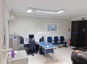 Comercial · 333m² · 10 Quartos · Casa comercial com 10 salas disponível para venda no bairro Nossa Senhora Aparecida em Uberlândia-MG