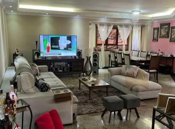 Casa · 223m² · 4 Quartos · 3 Vagas · Excelente sobrado em condomínio no campo grande!