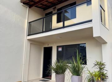 Apartamento de 2 quartos, Porto Seguro · Apartamento duplex mobiliado de 2 suítes com sacada na Orla de Porto