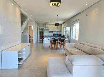 Casa · 289m² · 4 Quartos · 4 Vagas · Casa moderna com 4 suítes e studio no Centro de Florianópolis