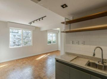 Apartamento · 75m² · 3 Quartos · 1 Vaga · Excelente apartamento de 3 dormitórios transformado em 2, com vaga coberta, no bairro Bela Vista