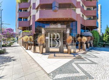 1 · Apartamento espaçoso e ensolarado perto da Praça Espanha com 4 quartos e 2 vagas de garagem