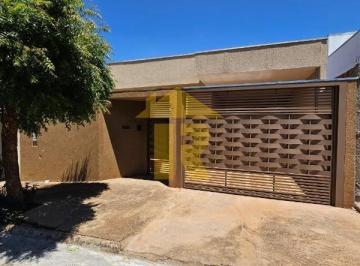 Foto 01 · Casa à venda em Cedral-SP: 3 quartos, 1 banheiro, 2 vagas de garagem na Avenida Parque!