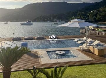 Casa · 442m² · 6 Quartos · 4 Vagas · Deslumbrante residência costeira no renomado Condomínio Portogalo, em Angra dos