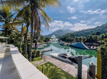 Casa · 296m² · 5 Quartos · 6 Vagas · Maravilhosa casa de Canal no Condomínio Portogalo