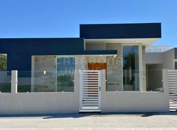 Casa nova e moderna a poucos metros da praia no Camboim – Arroio do Sal · Casa nova e moderna a poucos metros da praia no Camboim – Arroio do Sal