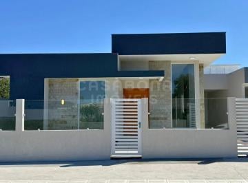 Casa nova e moderna a poucos metros da praia no Camboim – Arroio do Sal · Casa nova e moderna a poucos metros da praia no Camboim – Arroio do Sal
