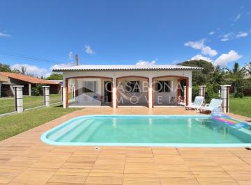 Encantadora Residência de Esquina com Piscina · Encantadora Residência de Esquina com Piscina