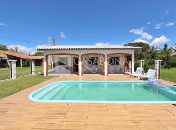 Encantadora Residência de Esquina com Piscina · Encantadora Residência de Esquina com Piscina