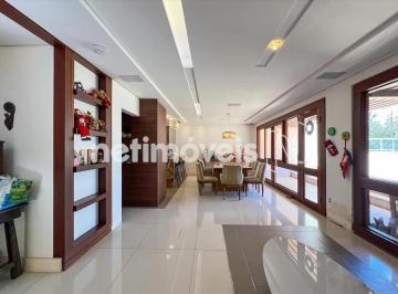 Casa · 460m² · 3 Quartos · 3 Vagas · Casa moderna com 3 suítes; piscina aquecida; sauna e elevador! Um refúgio de ele