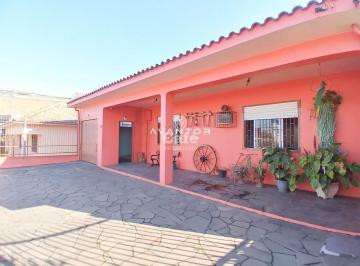 Casa · 180m² · 3 Quartos · 2 Vagas · Casa ampla, bem localizada com 3 dormitórios, 2 garagens no bairro Uglione em S