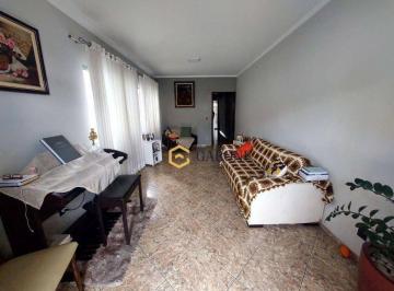 dc3a8ce94296b6c276f0829b54bd1680e18f2dd1 · Sobrado a venda com 3 quartos sendo 1 suíte no Jardim Marisa