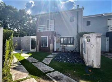 Casa · 147m² · 3 Quartos · 2 Vagas · Casa com estilo americano e integração à natureza – Jardim das Paineiras