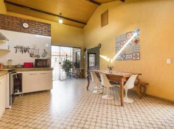 1702575082.jpg · CASA COM PISCINA - excelente ponto do Bairro