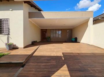 Casa · 220m² · 2 Quartos · 4 Vagas · Casa térrea com 4 quartos toda reformada.