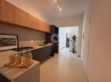 Apartamento · 98m² · 2 Quartos · Oportunidade: Apartamento Reformado com 2 Suítes Próximo à Praia