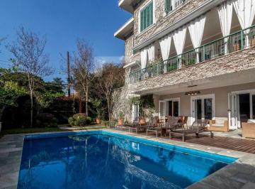 Casa · 1050m² · 4 Quartos · 4 Vagas · Casa no Jardim Guedala